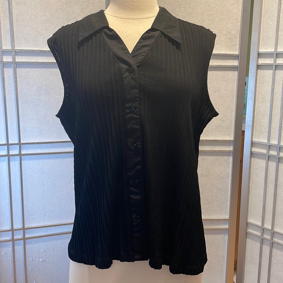 Rafaella Tops - Rafaella Size XL Black Sleeveless button down the front blouse w/ ribbed texture